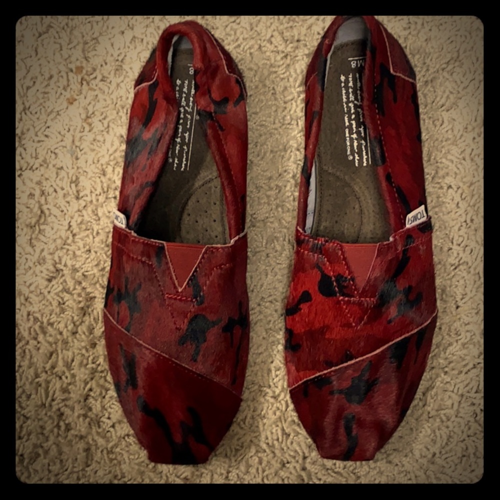 Toms slip on 100 percent real fur red cameo size 8